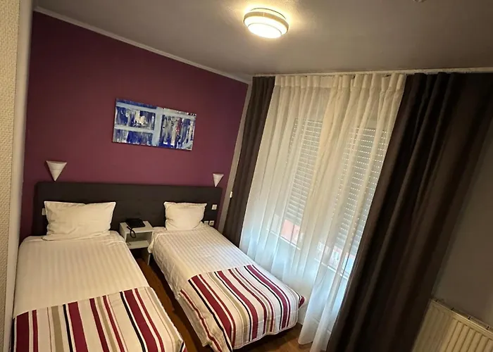 Yasha Hotel